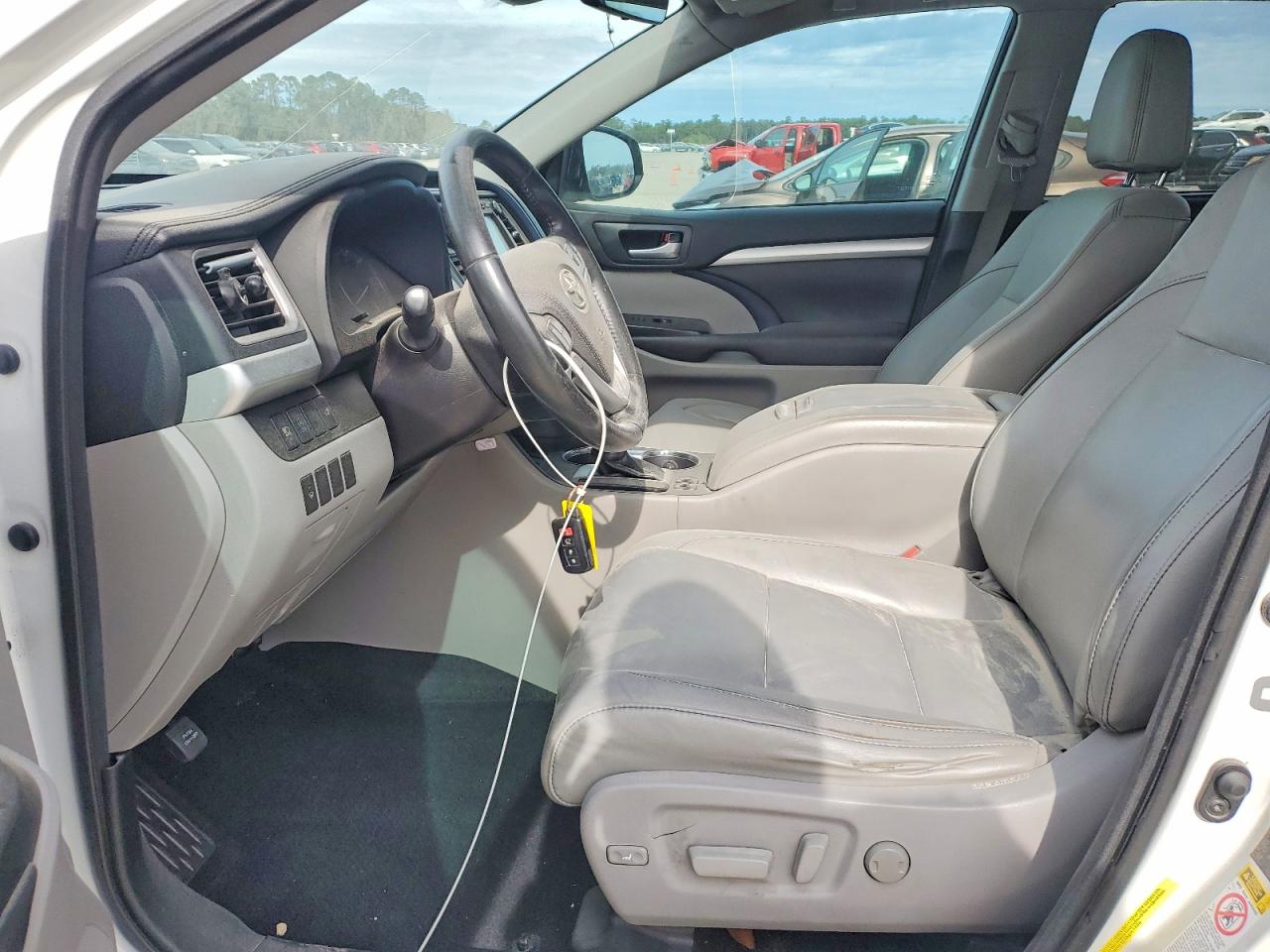 2017 TOYOTA HIGHLANDER XLE photo 7