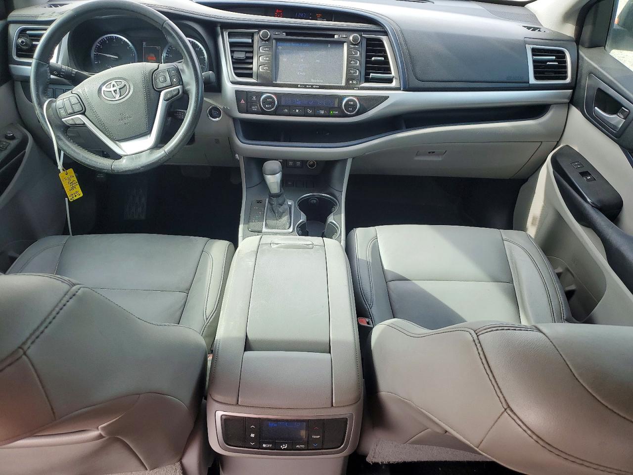 2017 TOYOTA HIGHLANDER XLE photo 8