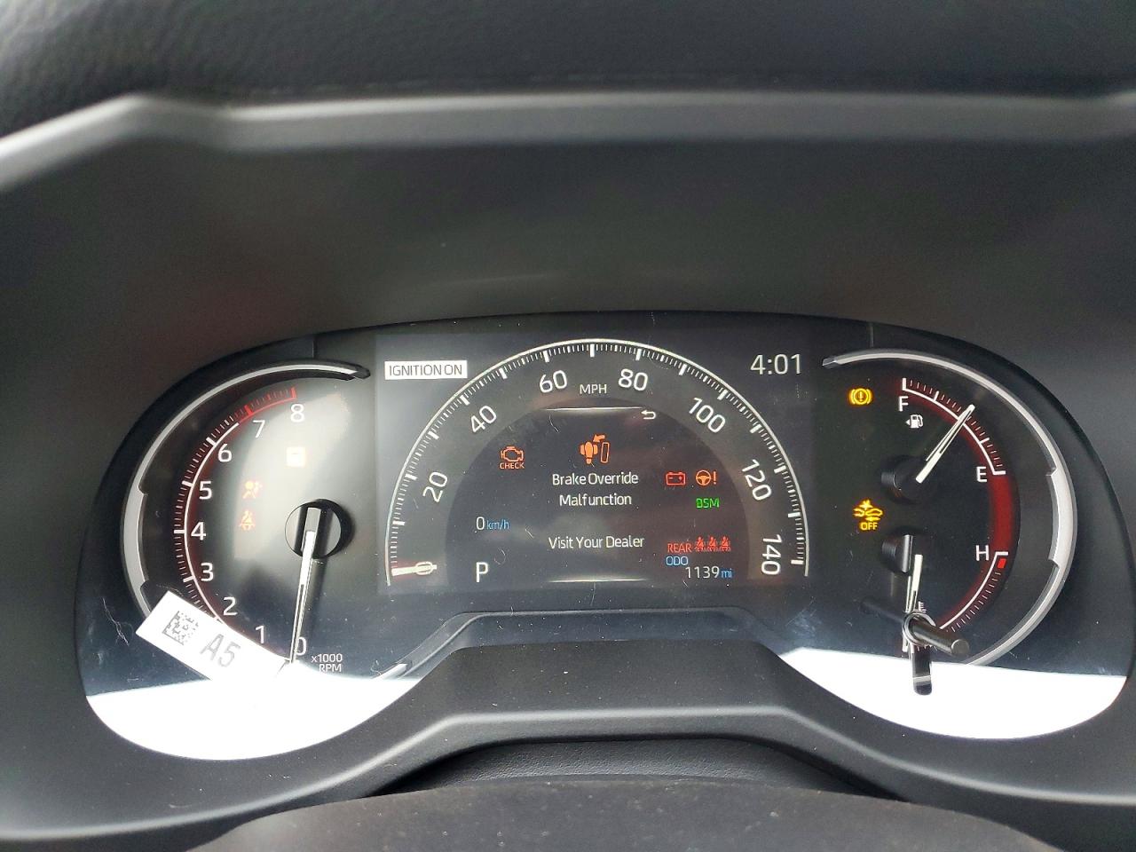 2025 TOYOTA RAV4 XLE photo 9