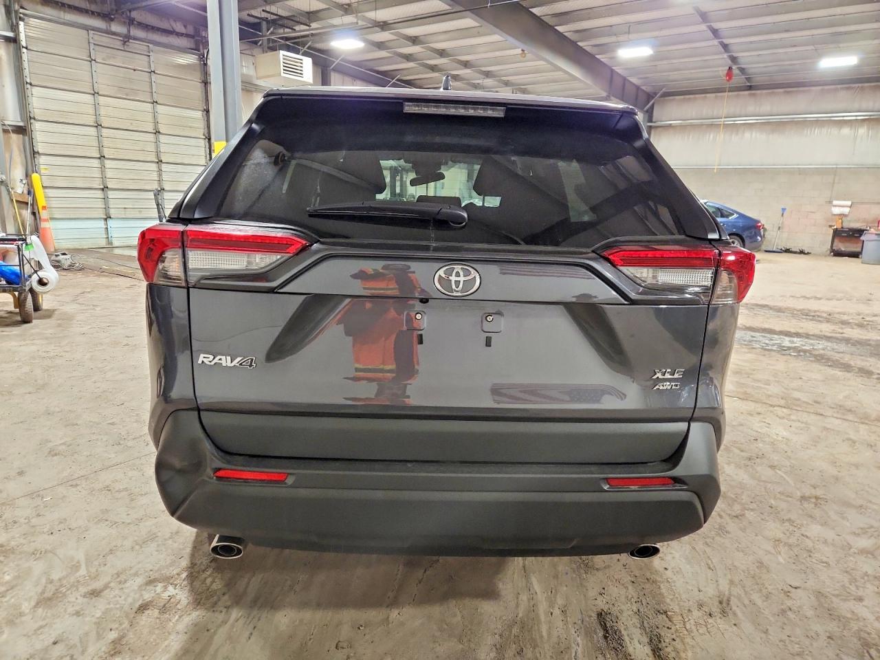2025 TOYOTA RAV4 XLE photo 6