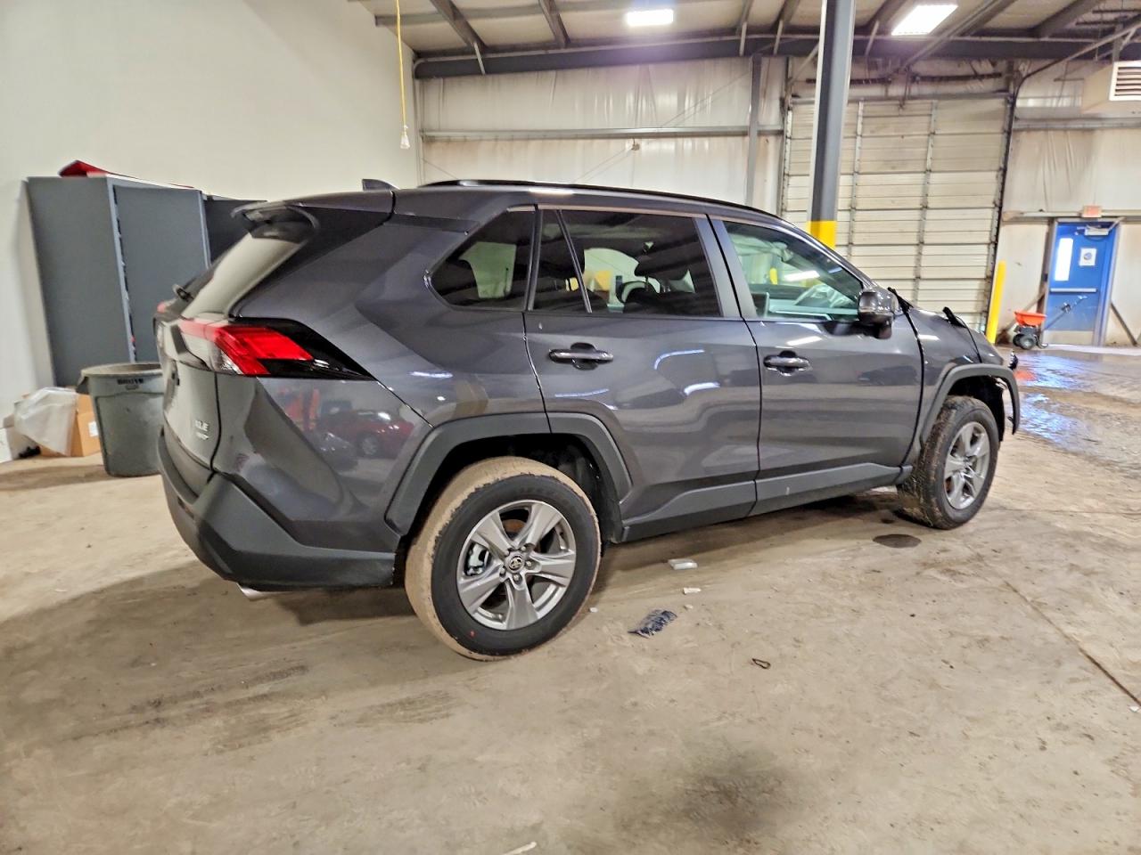 2025 TOYOTA RAV4 XLE photo 3