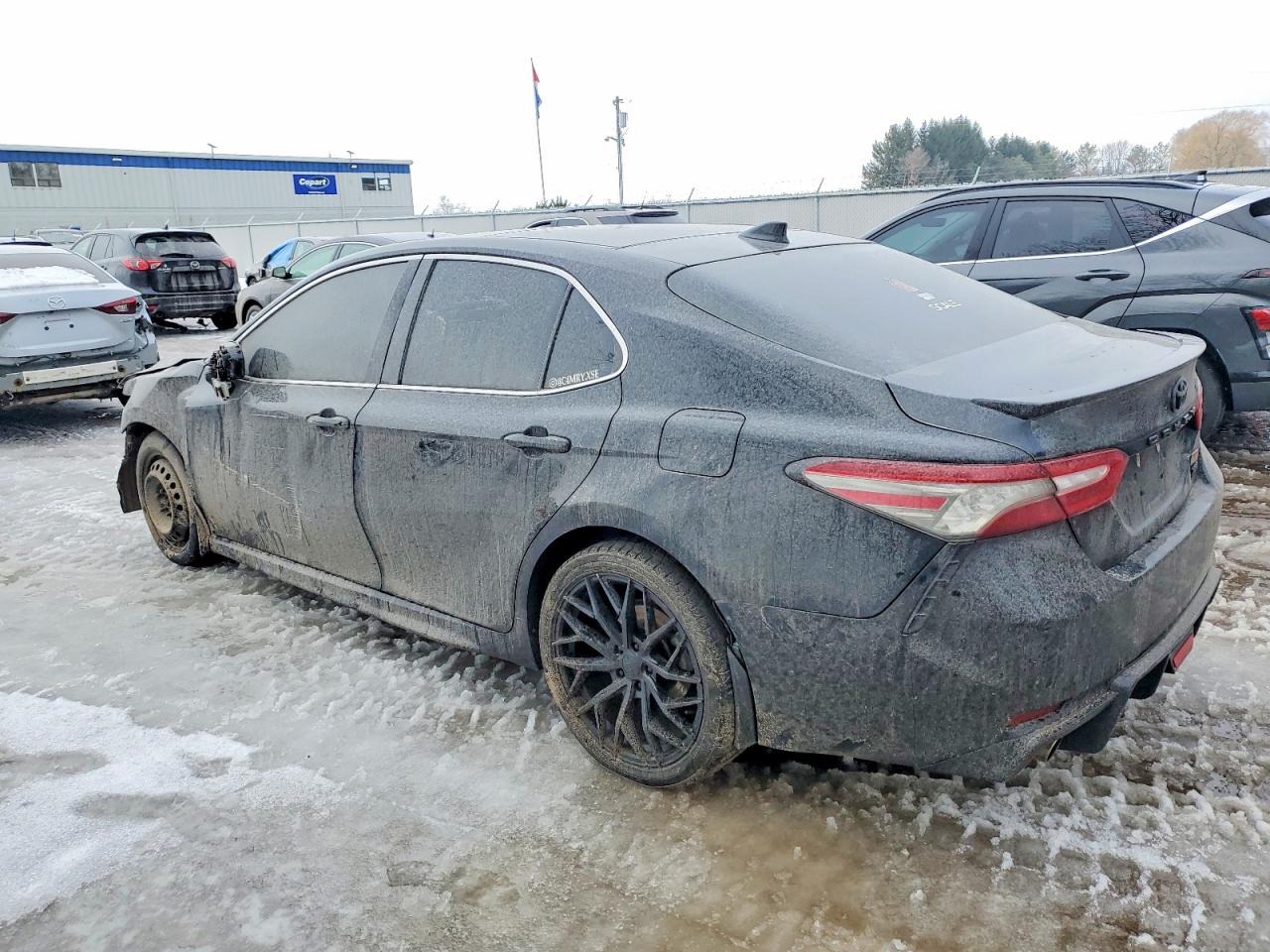 2019 TOYOTA CAMRY XSE photo 2