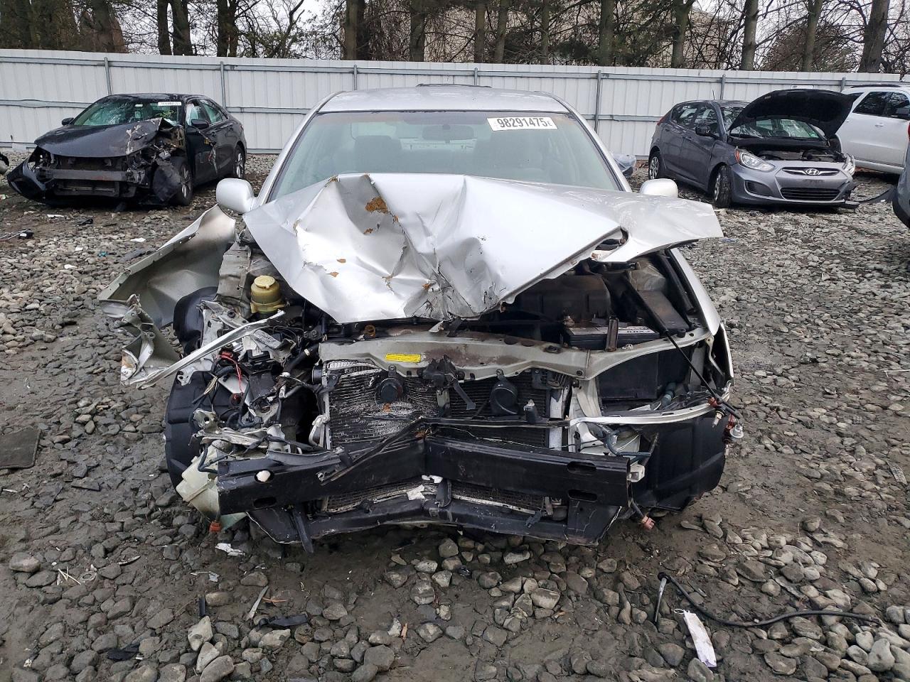 2004 TOYOTA CAMRY LE photo 5