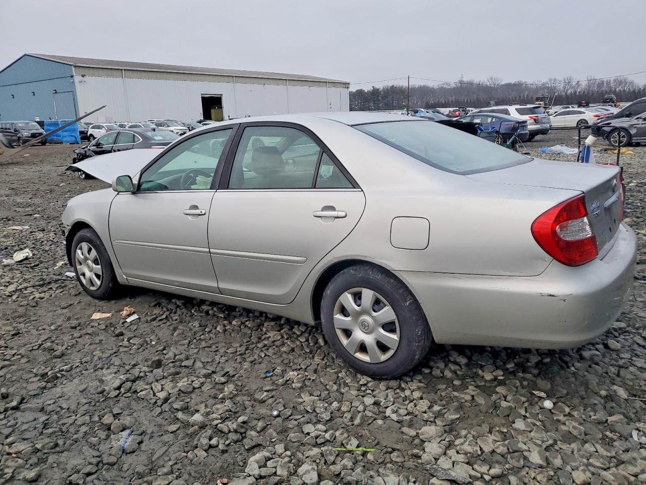 2004 TOYOTA CAMRY LE photo 2