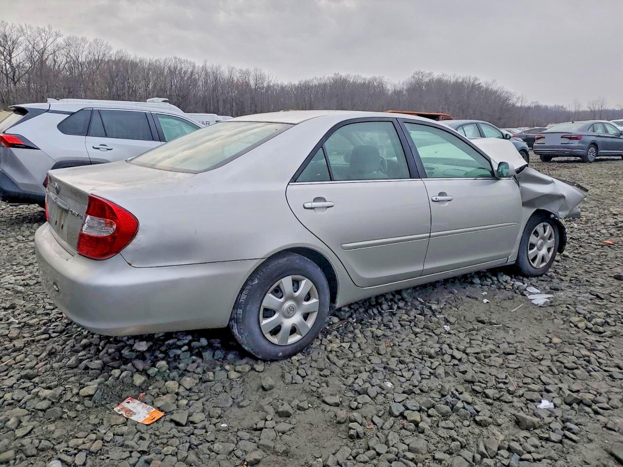 2004 TOYOTA CAMRY LE photo 3