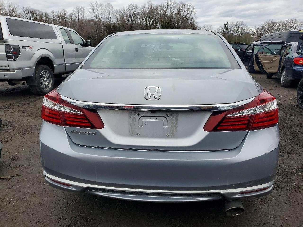 2017 HONDA ACCORD LX photo 6