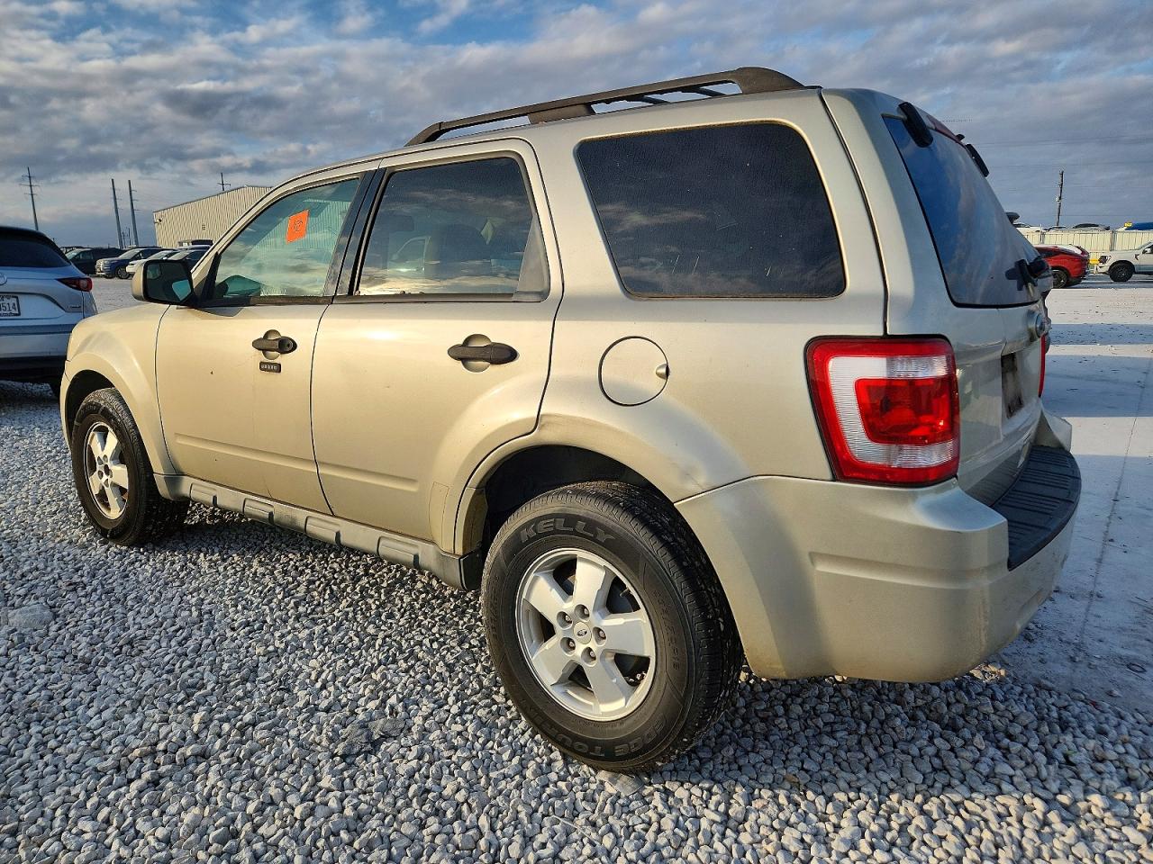 2010 FORD ESCAPE photo 2