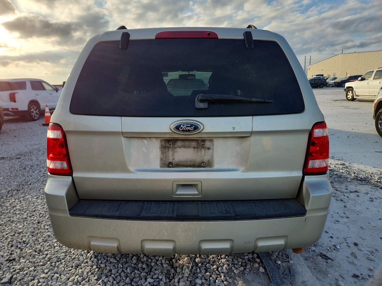 2010 FORD ESCAPE photo 6
