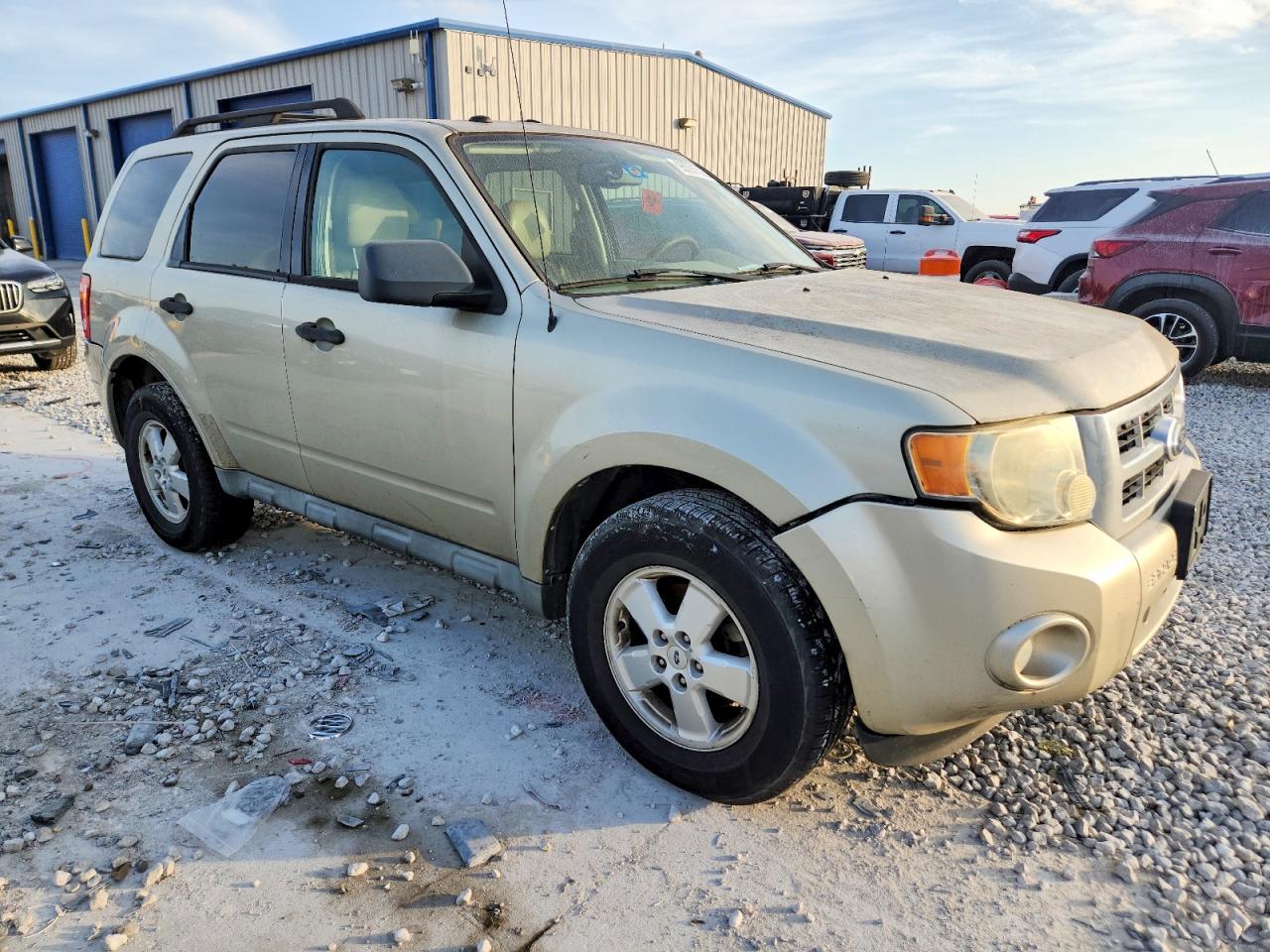 2010 FORD ESCAPE photo 4