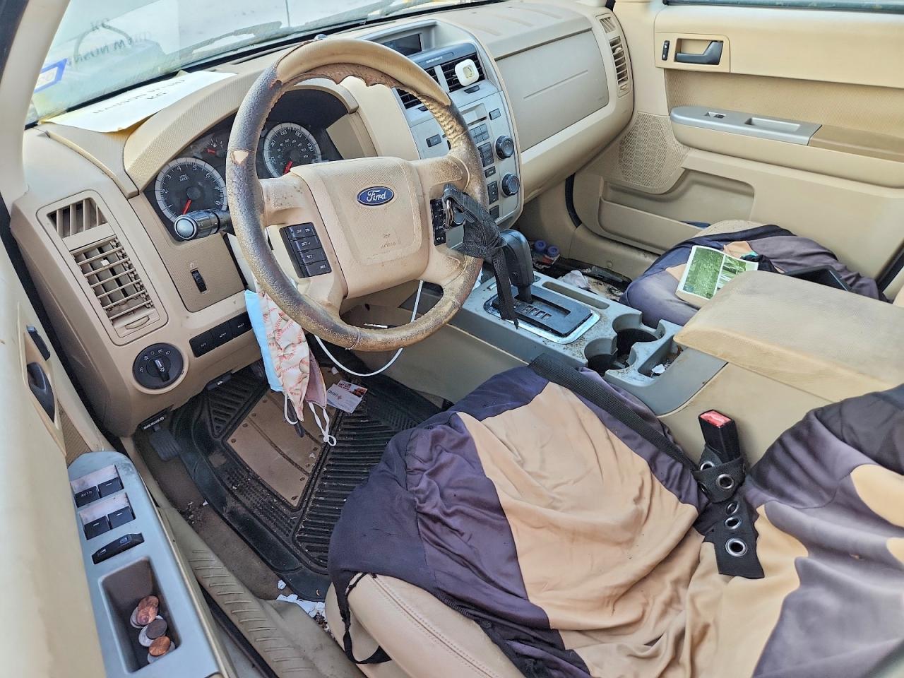 2010 FORD ESCAPE photo 8
