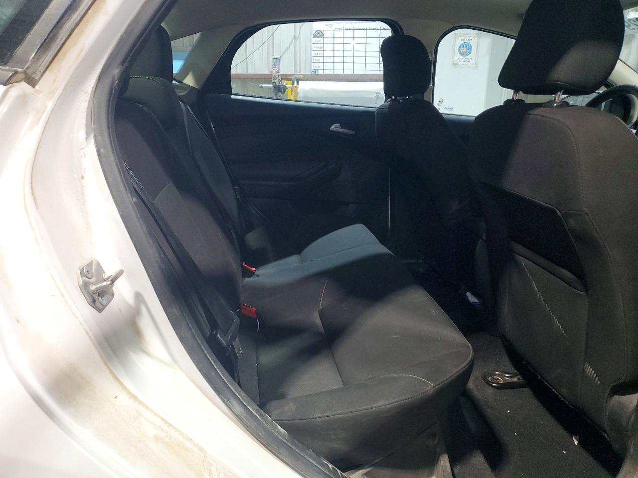 2017 FORD FOCUS SE photo 10