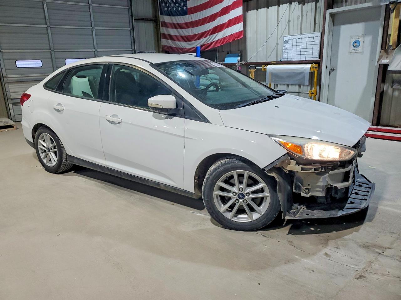 2017 FORD FOCUS SE photo 4
