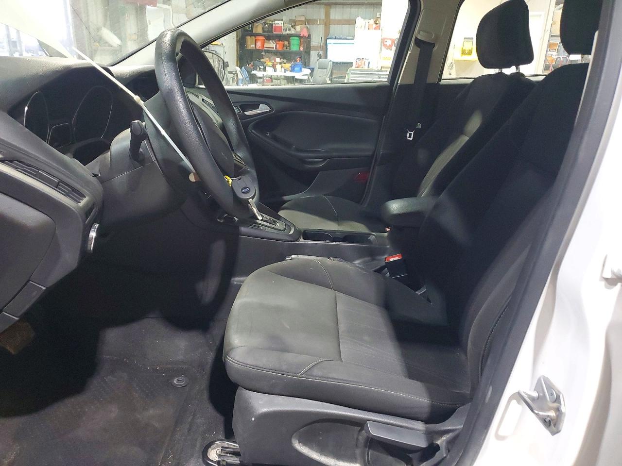 2017 FORD FOCUS SE photo 7