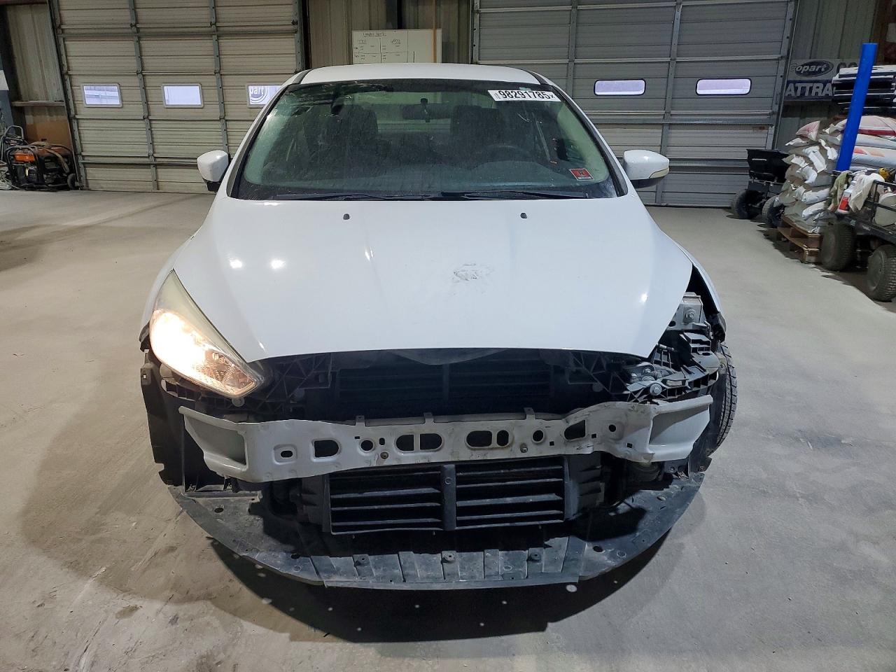 2017 FORD FOCUS SE photo 5