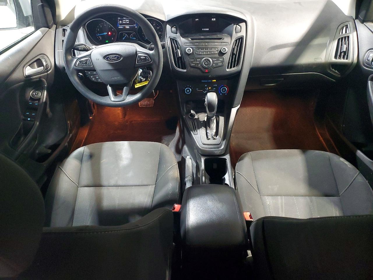 2017 FORD FOCUS SE photo 8
