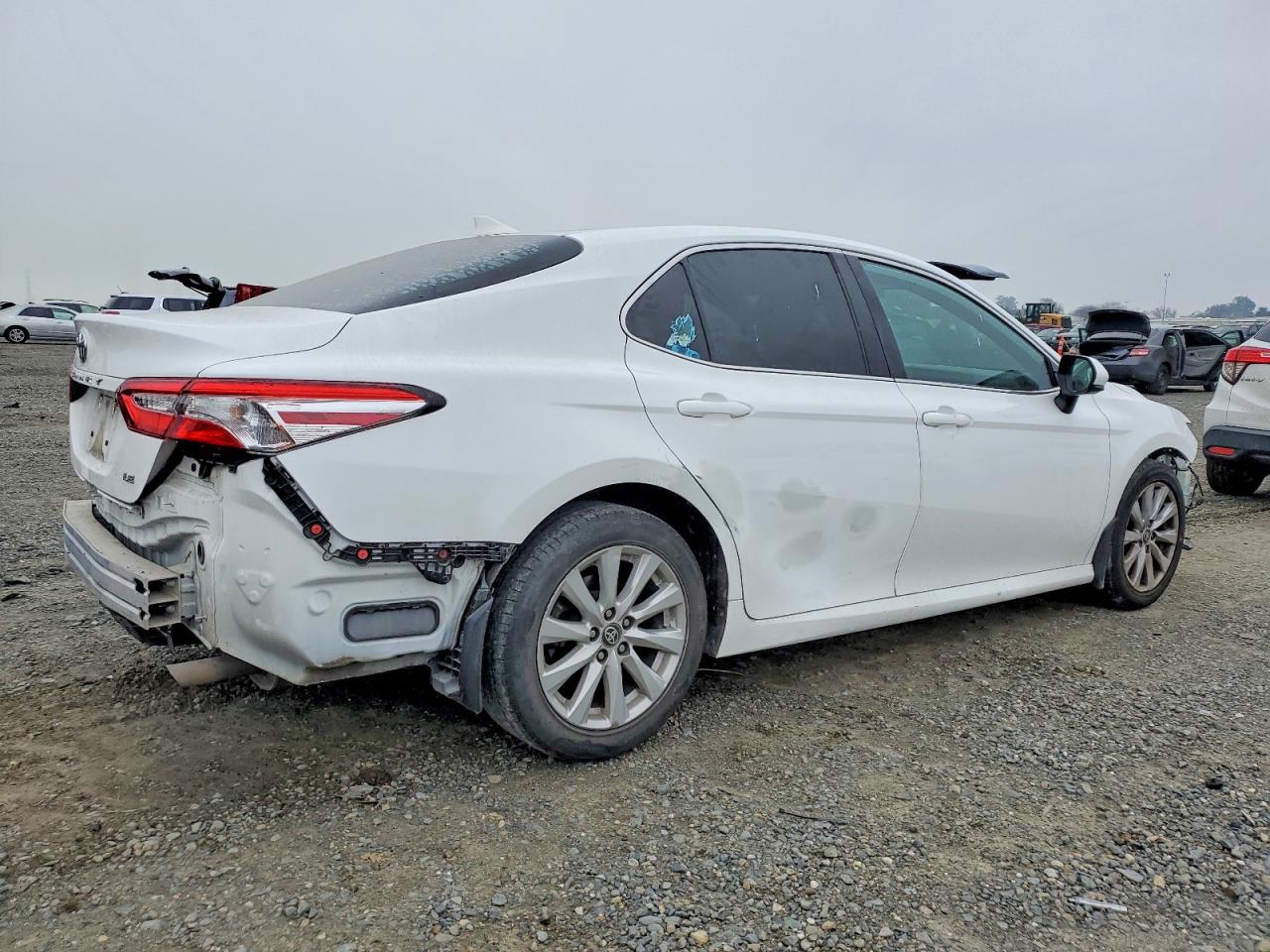 2020 TOYOTA CAMRY LE photo 3