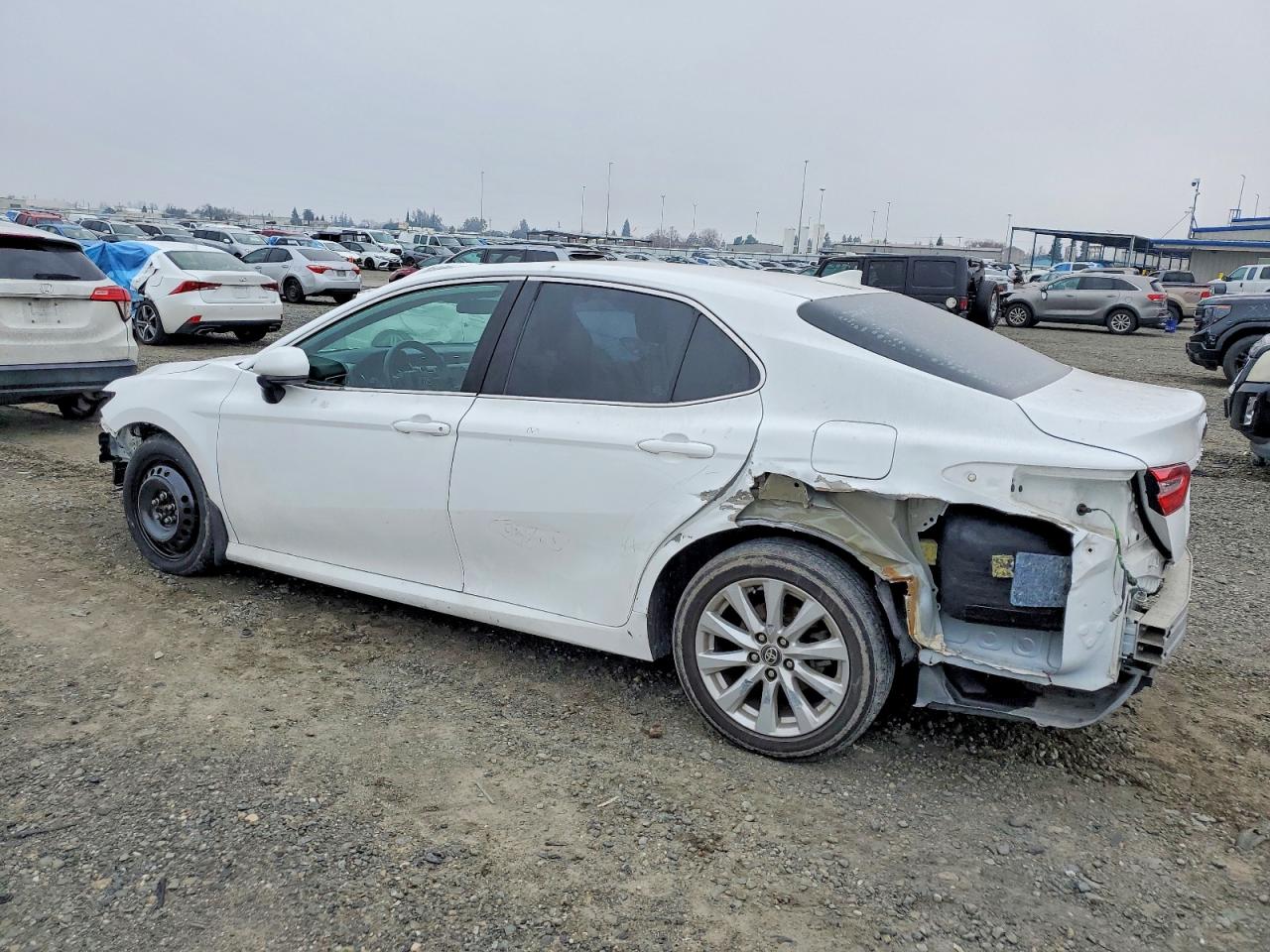 2020 TOYOTA CAMRY LE photo 2