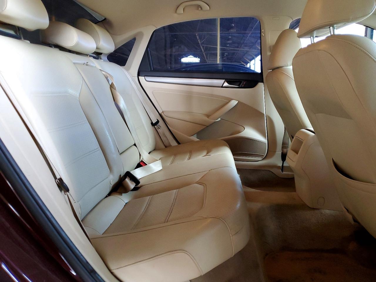2014 VOLKSWAGEN PASSAT S photo 10