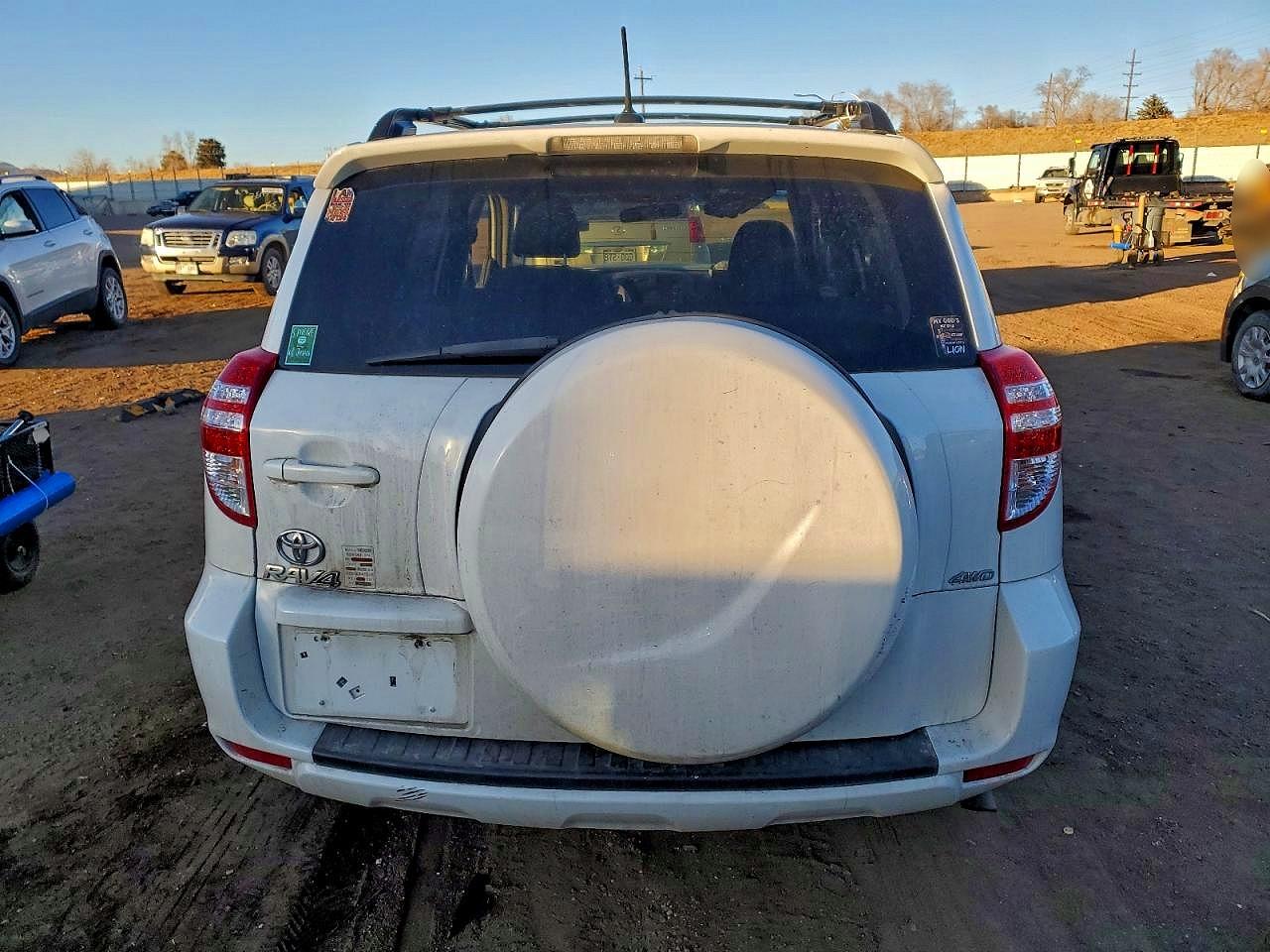 2011 TOYOTA RAV4 photo 11