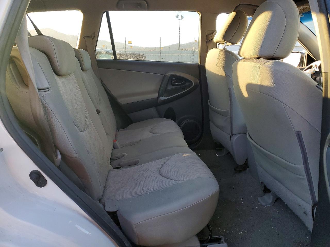 2011 TOYOTA RAV4 photo 19