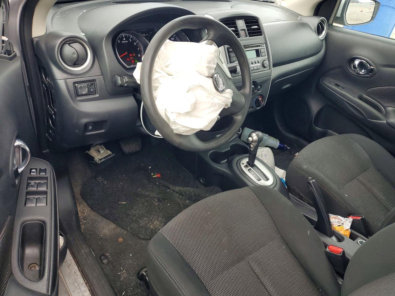 2019 NISSAN VERSA S photo 8