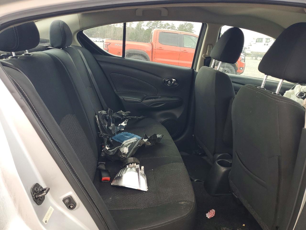 2019 NISSAN VERSA S photo 10