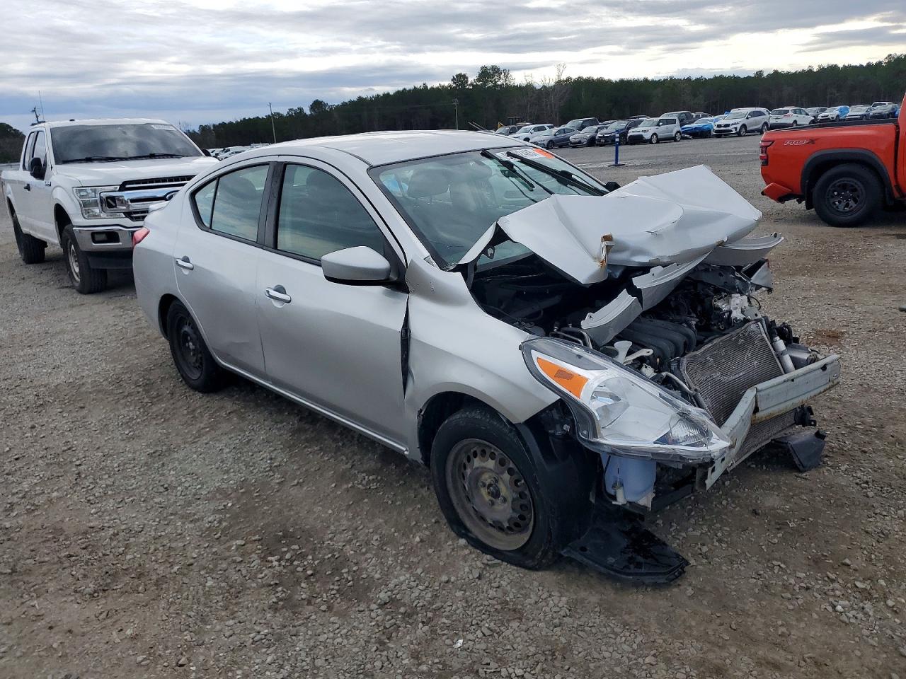 2019 NISSAN VERSA S photo 4