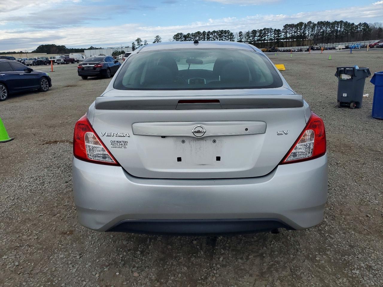 2019 NISSAN VERSA S photo 6