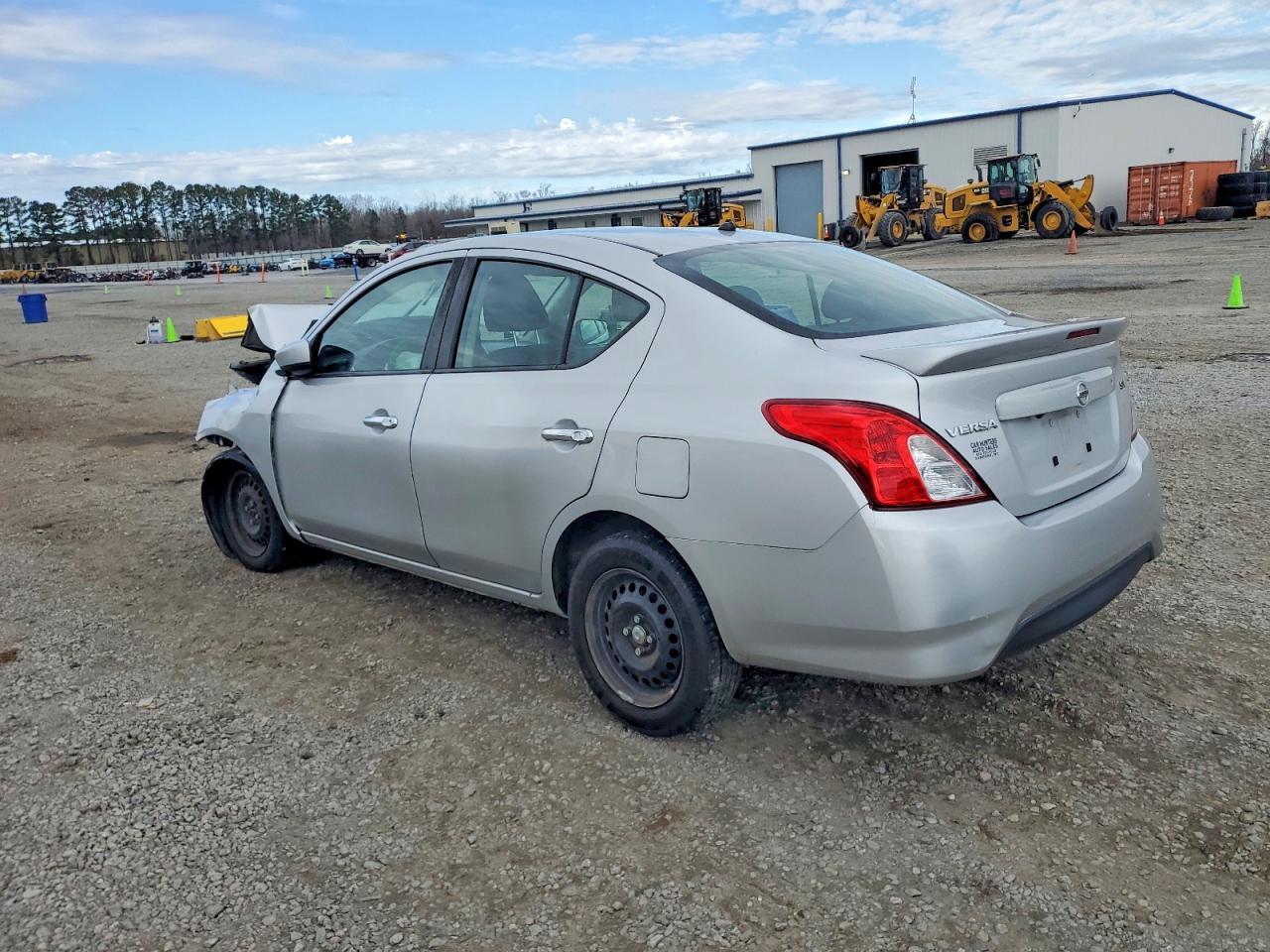 2019 NISSAN VERSA S photo 2