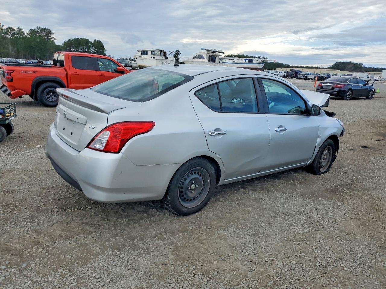 2019 NISSAN VERSA S photo 3