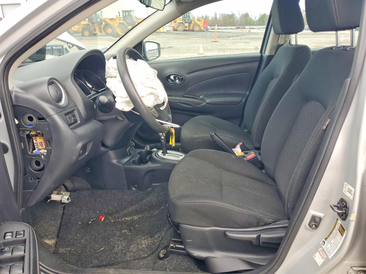 2019 NISSAN VERSA S photo 7