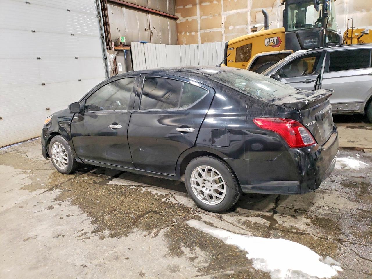 2019 NISSAN VERSA S photo 2