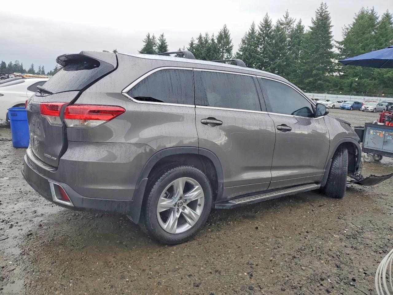 2017 TOYOTA HIGHLANDER LIMITED photo 3