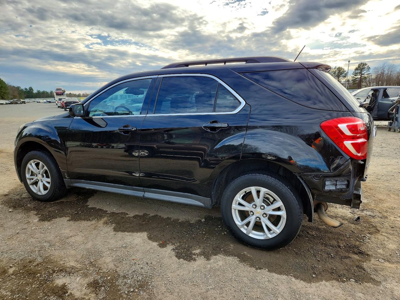 2017 CHEVROLET EQUINOX LT photo 2