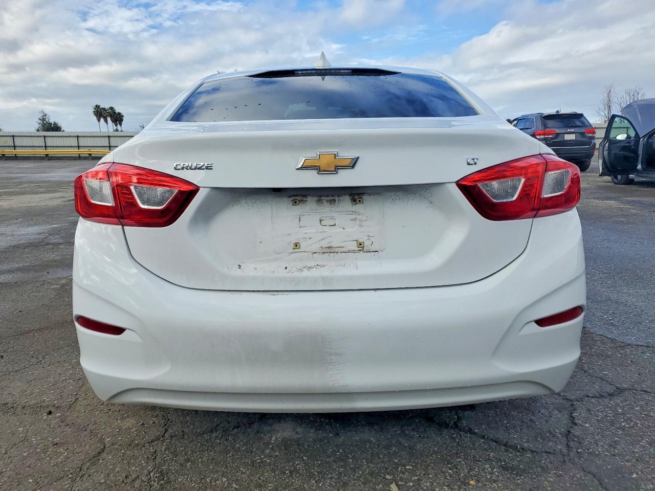 2017 CHEVROLET CRUZE LT photo 6