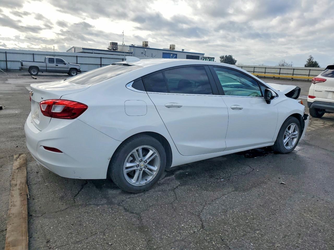 2017 CHEVROLET CRUZE LT photo 3