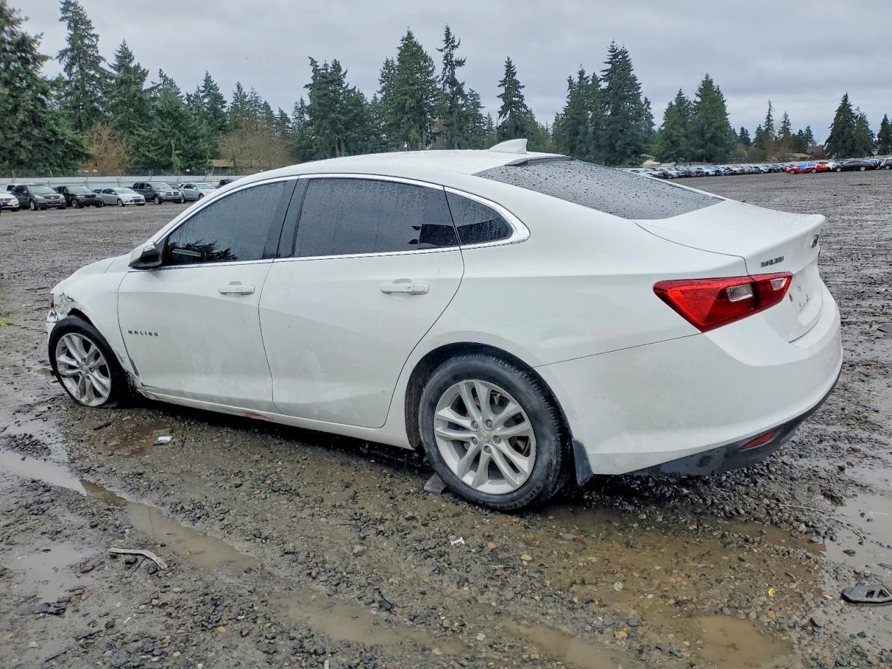 2018 CHEVROLET MALIBU LT photo 2