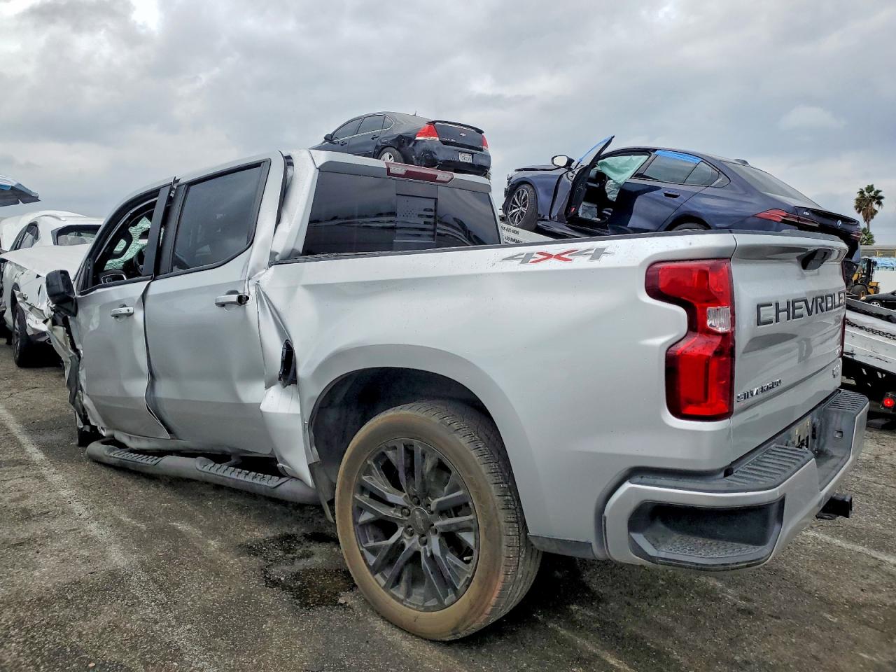 2021 CHEVROLET SILVERADO K1500 RST photo 2