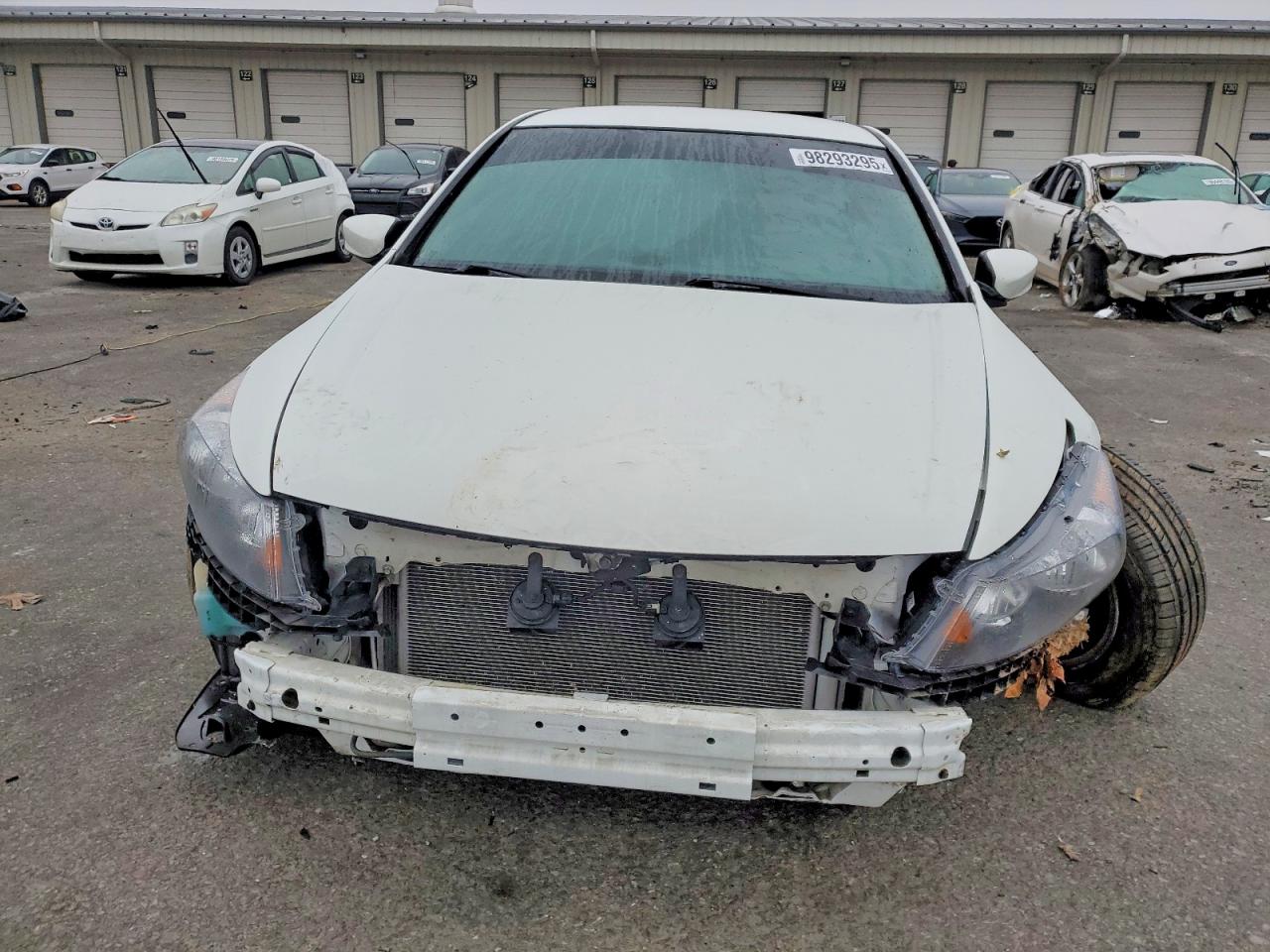 2011 HONDA ACCORD LXP photo 9