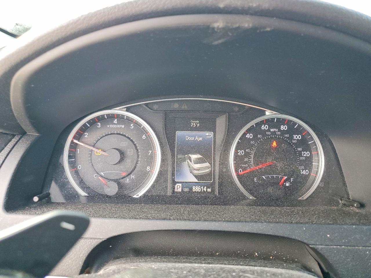 2016 TOYOTA CAMRY LE photo 9
