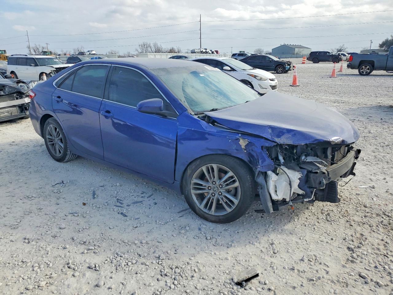 2016 TOYOTA CAMRY LE photo 4