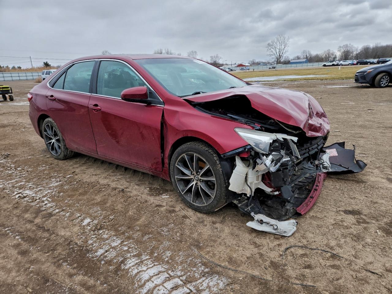 2015 TOYOTA CAMRY LE photo 4