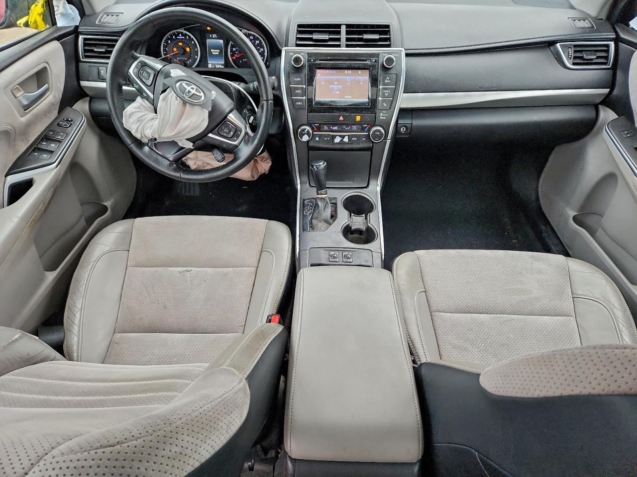 2015 TOYOTA CAMRY LE photo 8
