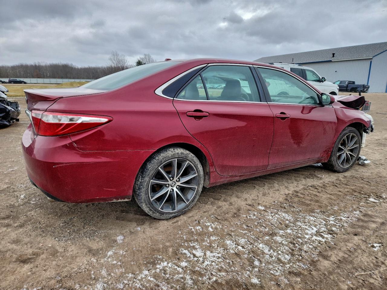 2015 TOYOTA CAMRY LE photo 3