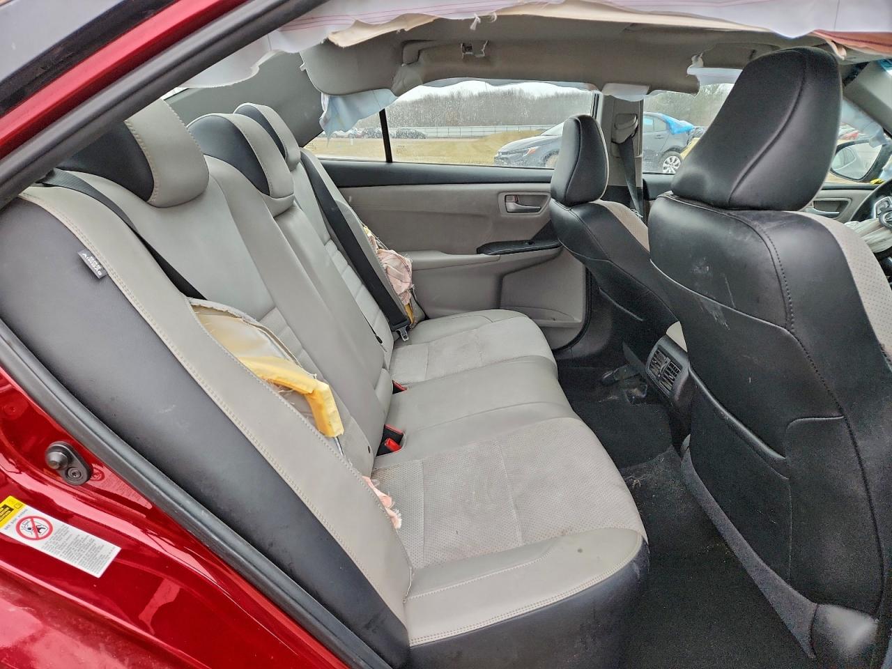 2015 TOYOTA CAMRY LE photo 10