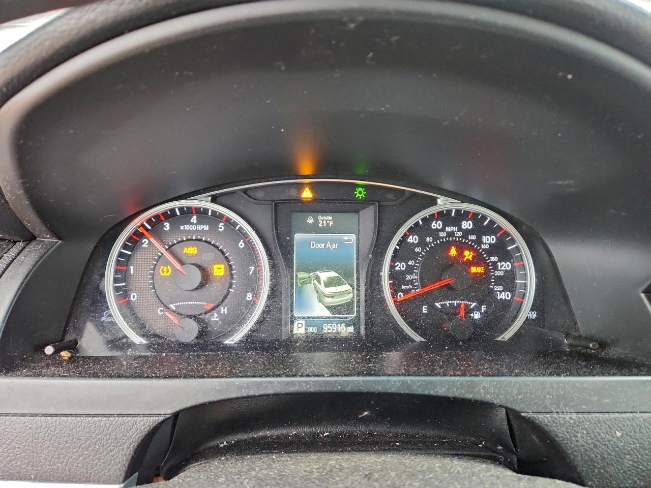 2015 TOYOTA CAMRY LE photo 9
