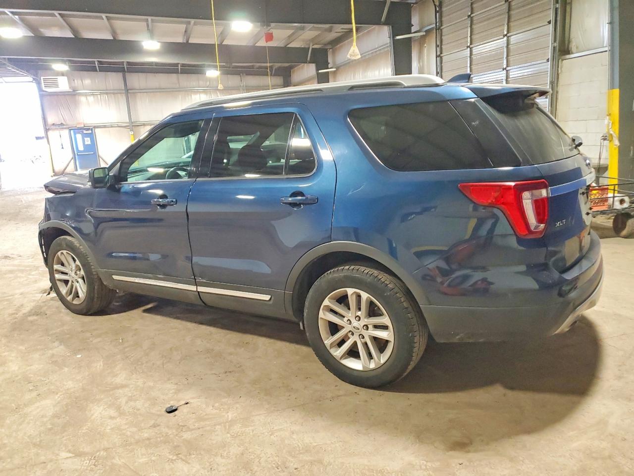 2017 FORD EXPLORER XLT photo 2