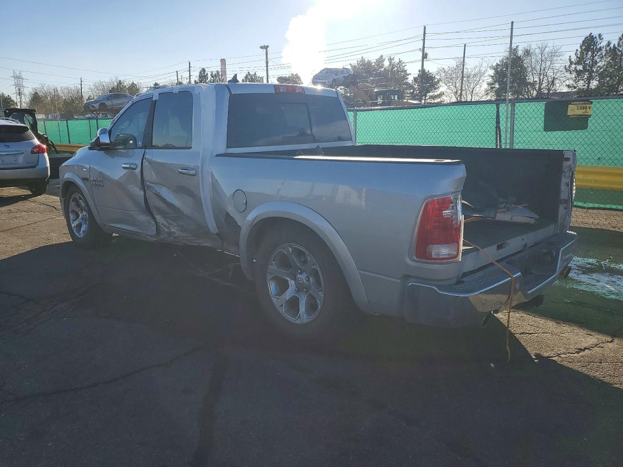 2016 RAM 1500 LARAMIE photo 2