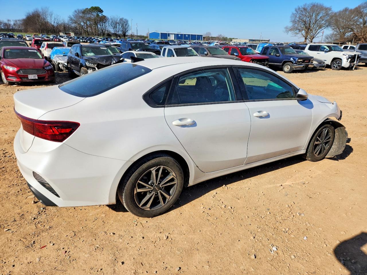 2024 KIA FORTE LX photo 3