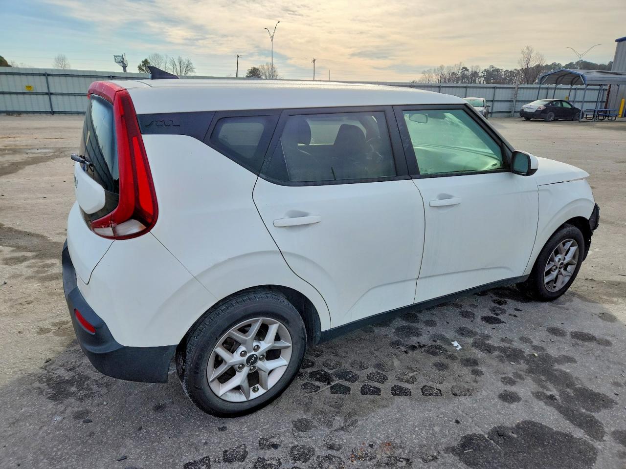 2022 KIA SOUL LX photo 3